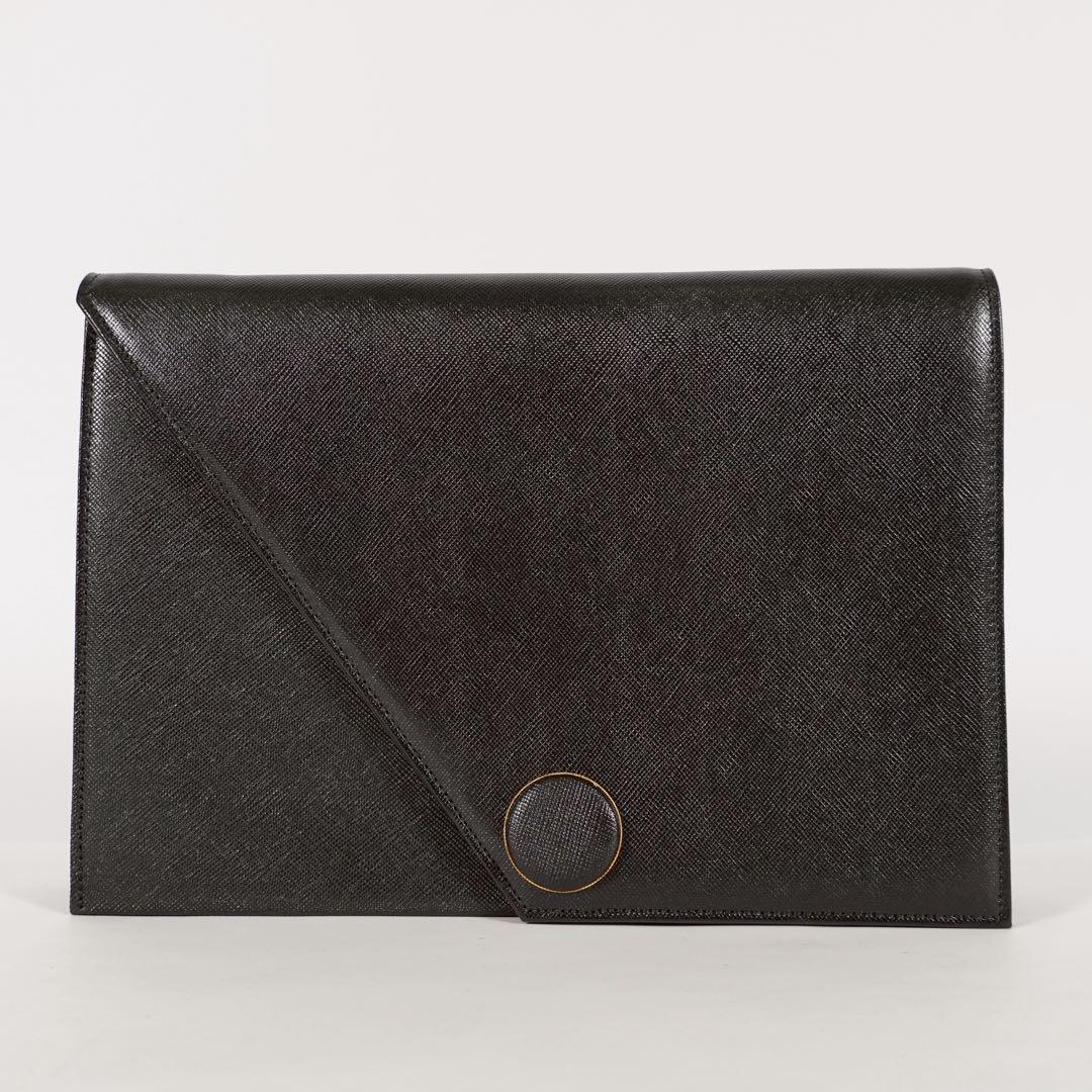 【未使用級✨】イヴサンローラン　クラッチバッグ　サフィアーノレザー　ブラック