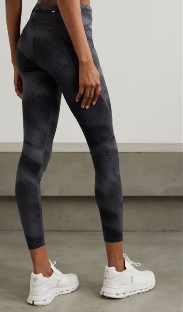 Onオン【新品未使用】PerformanceGraphicTight ブラックM