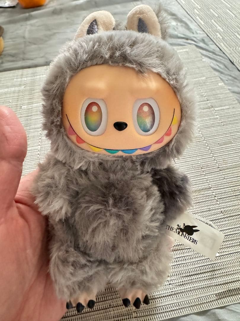 ラブブ エナジーシークレット【正規品】　POPMART　LVの服、保護カバーつき