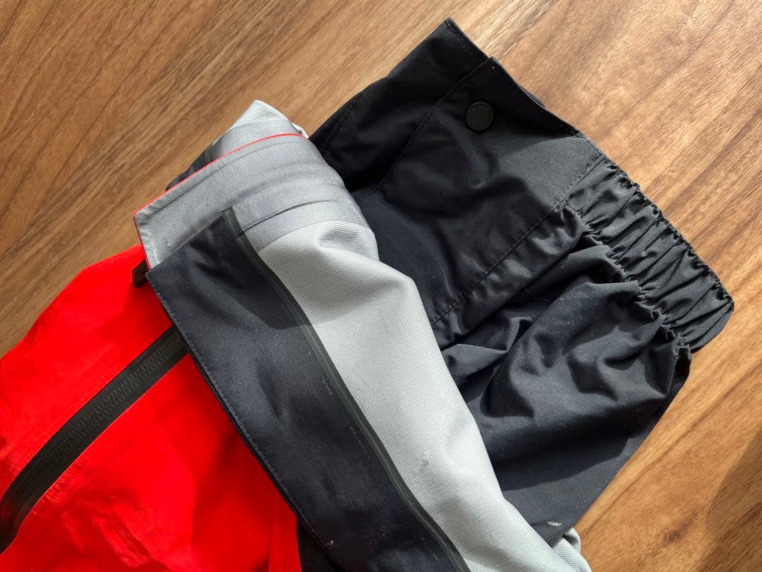 peak performance スキーウェア 黒/赤