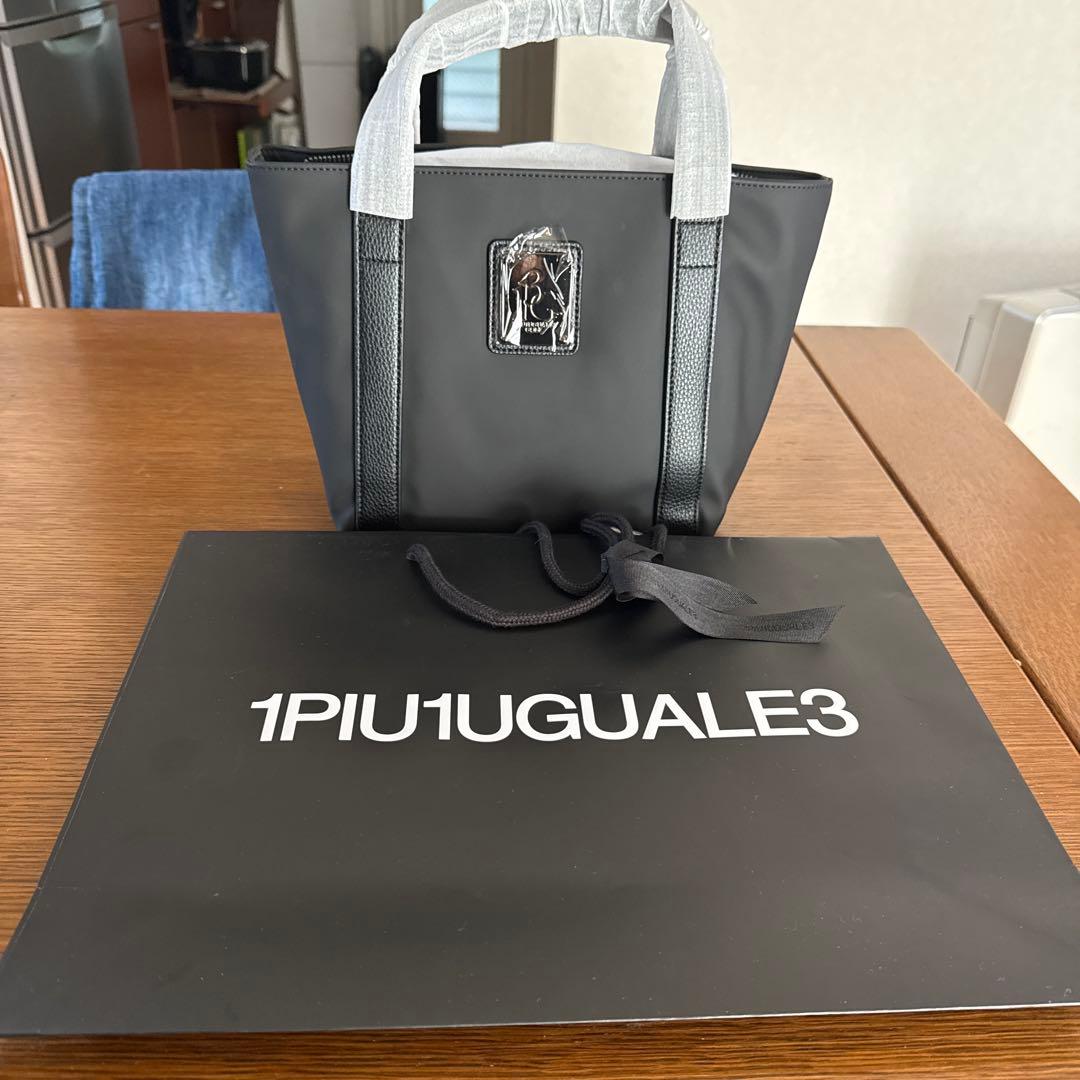 1PIU1UGUALE3 ブラックカートバッグ