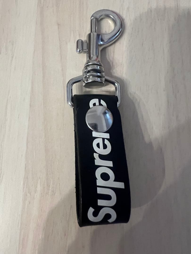 シュプリーム　レザー　キーホルダー　ブラック