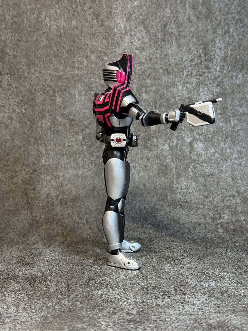 S.H.Figuarts真骨彫製法仮面ライダーディケイド コンプリートフォーム