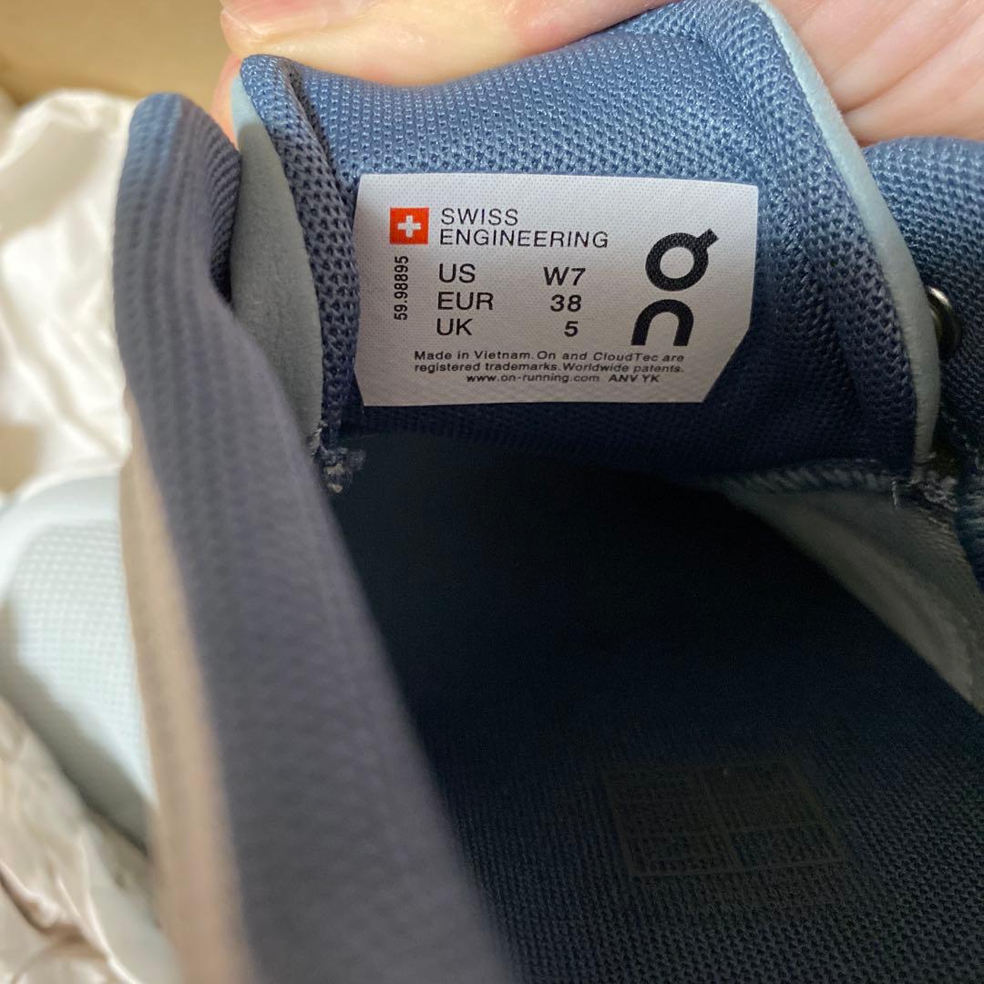 クラウドモンスターOn ランニングシューズ グレー/ネイビー新品未使用