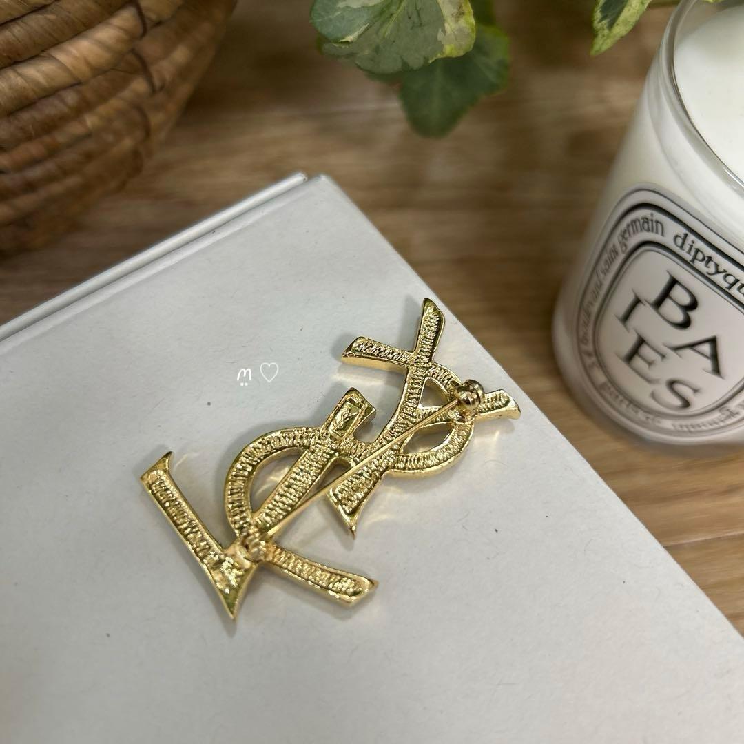 イヴサンローラン　YSLロゴ　ラインストーンブローチ　カサンドラ　スワロフスキー