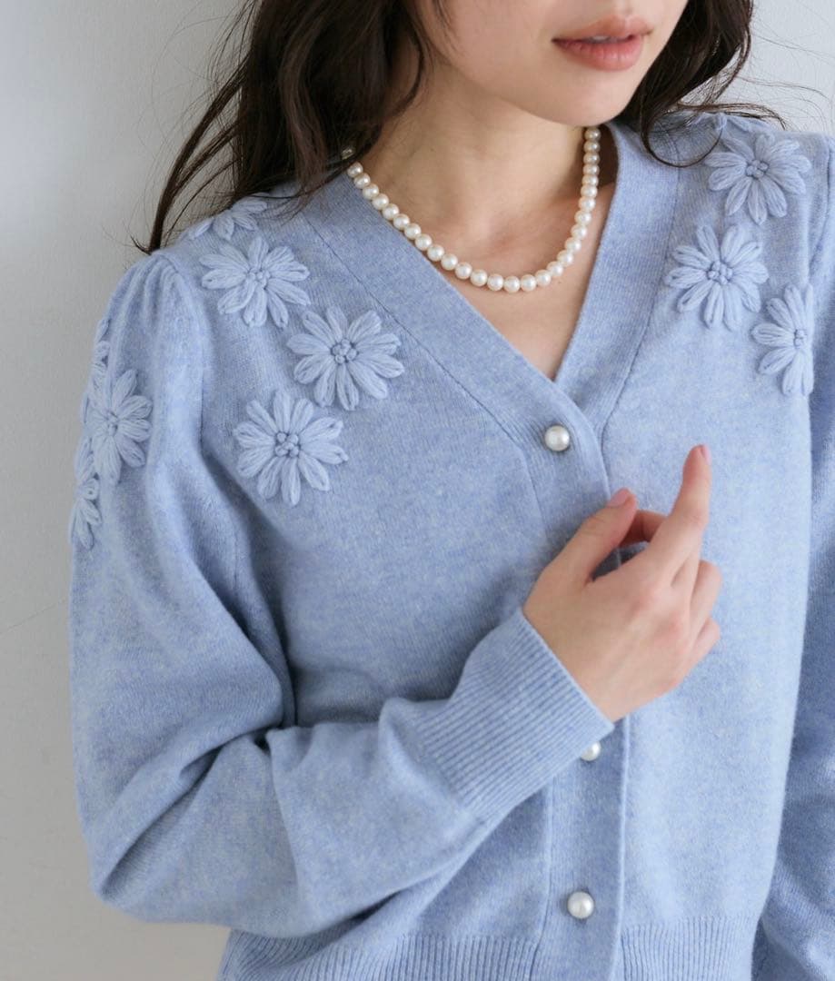 La boutique BonBon ラブティックボンボン 刺繍のカーディガン