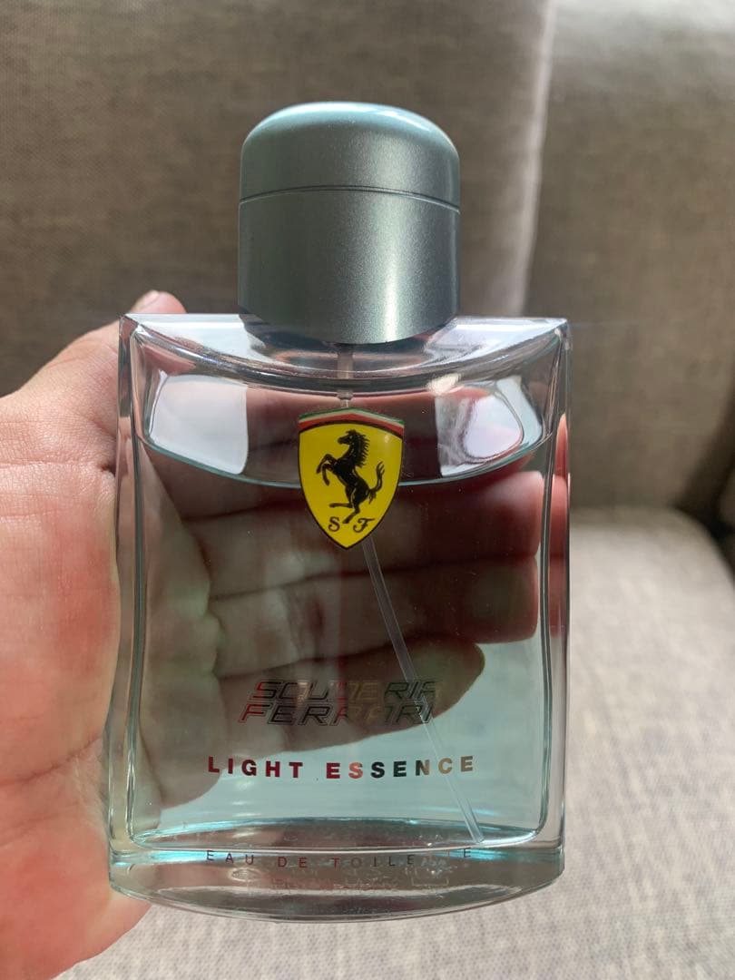 スクーデリア フェラーリ ライトエッセンス オードトワレ 125ml