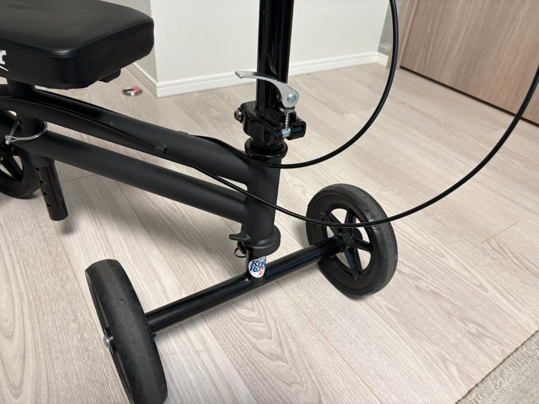 Knee Rover ブラック 4輪歩行器