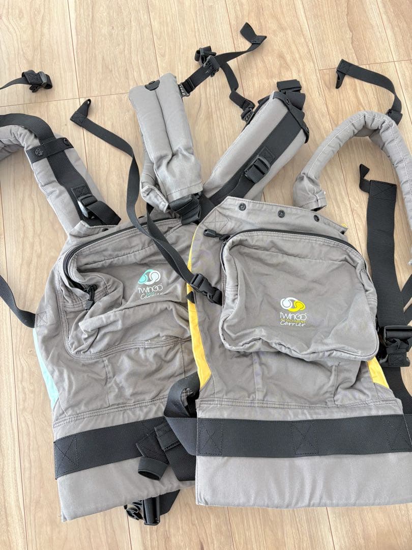 ツインゴーキャリア　双子用抱っこ紐
