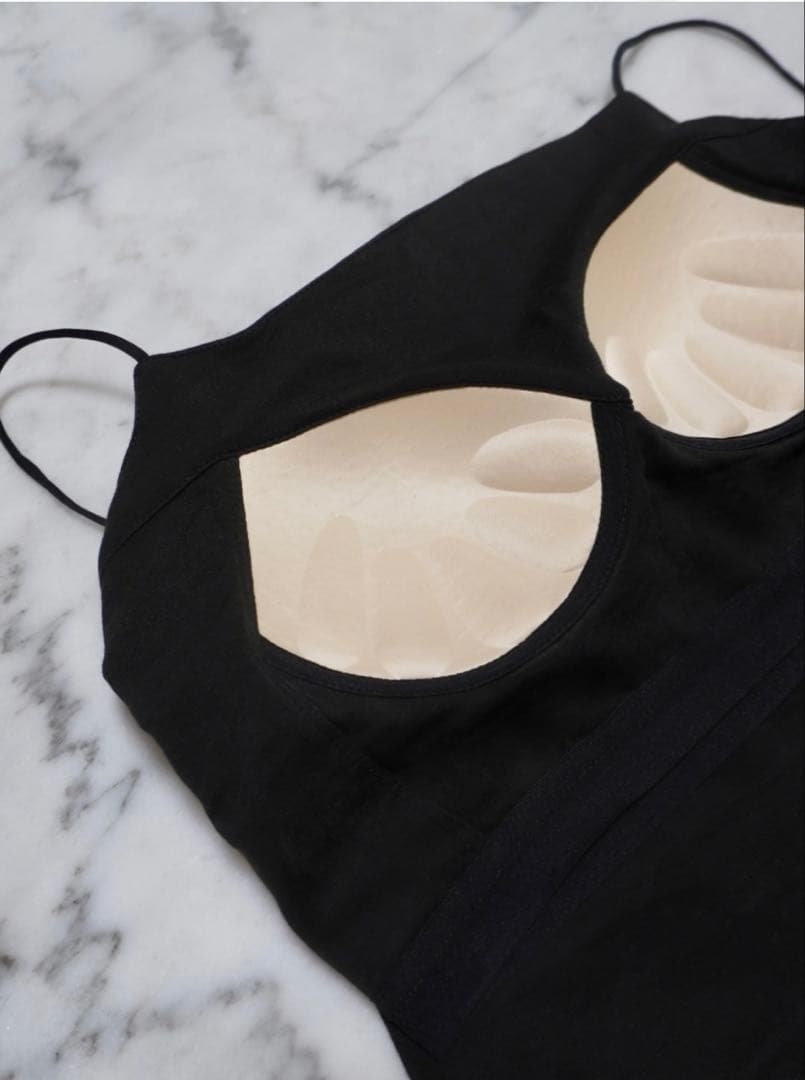 【新品未着用タグ付】HYEON/backopen camisole黒M