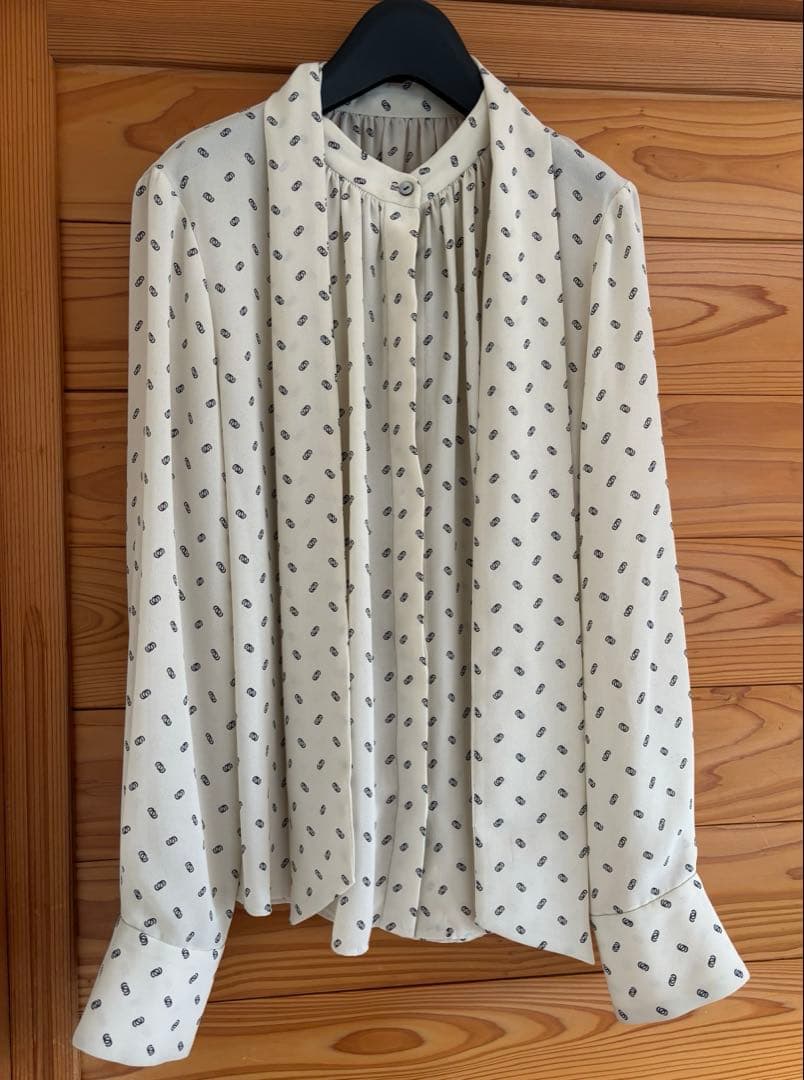 soéju アイボリー ドット柄 リボンブラウス M