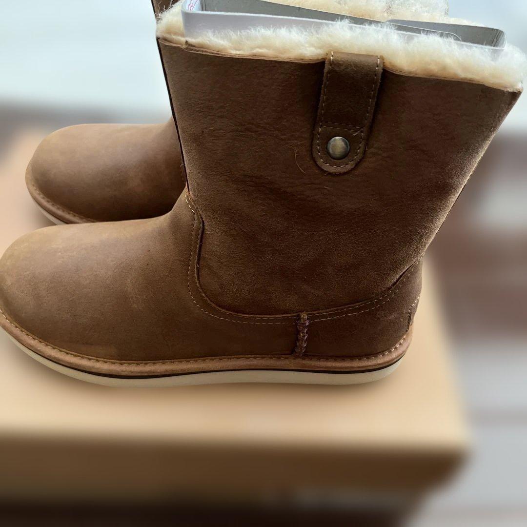 UGG ブラウン ファー付きショートブーツ