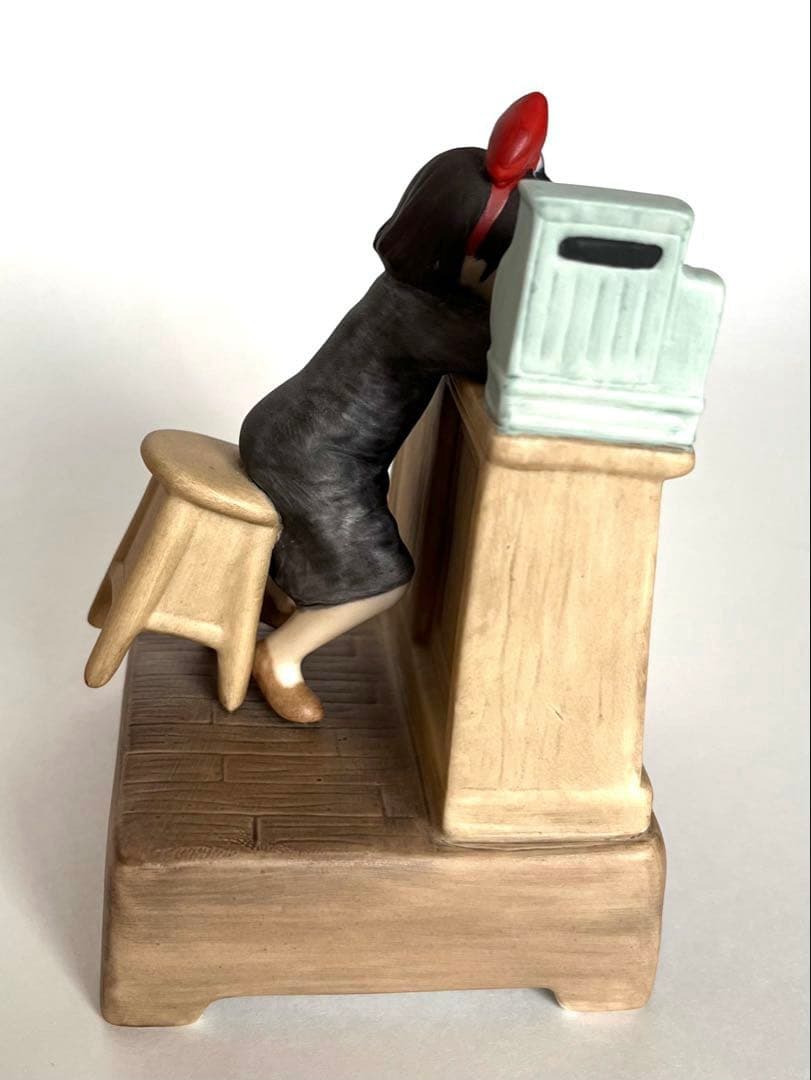 ★未使用★ジブリ魔女の宅急便✴︎キキ店番✴︎陶器製オルゴール♪やさしさに包まれたなら