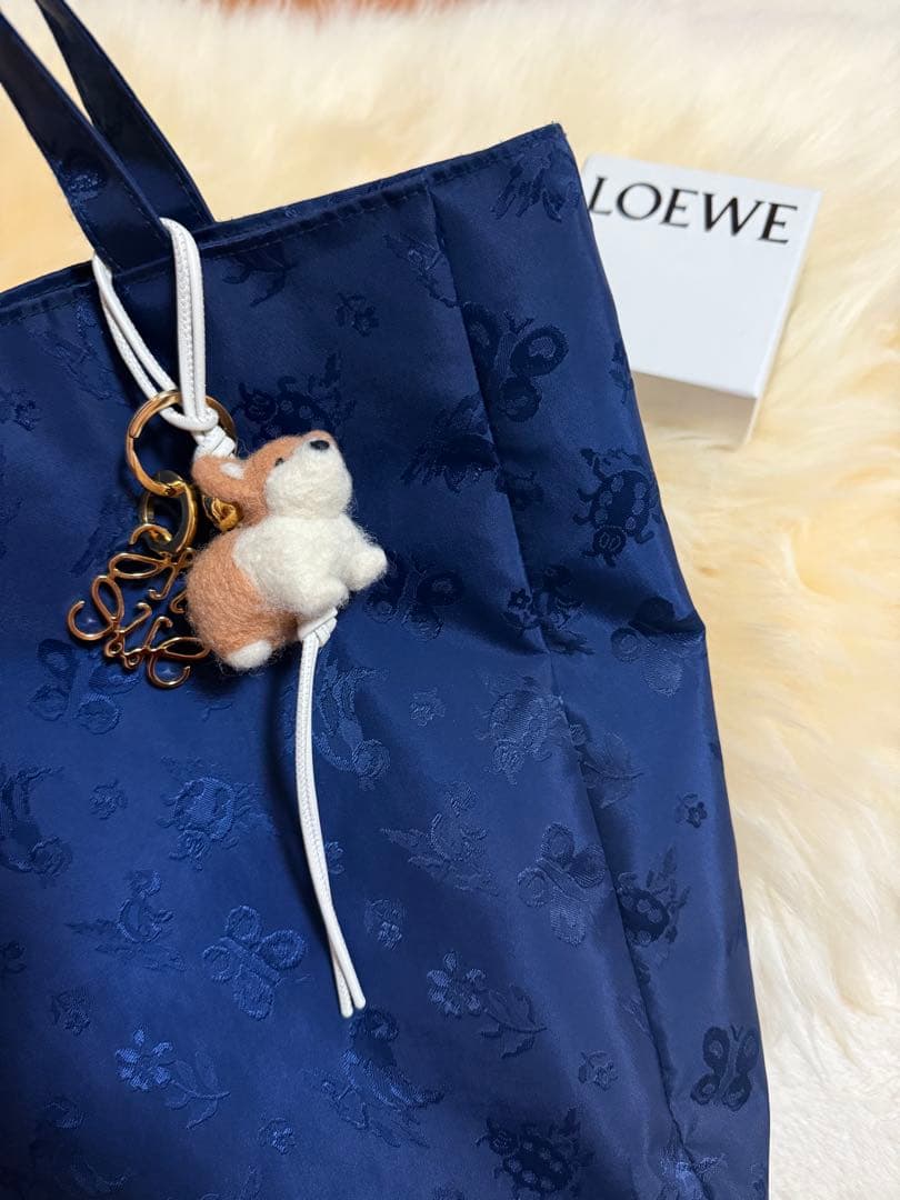 【新品未使用】LOEWE ロエベ　コーギーチャーム 付属品全部つきます