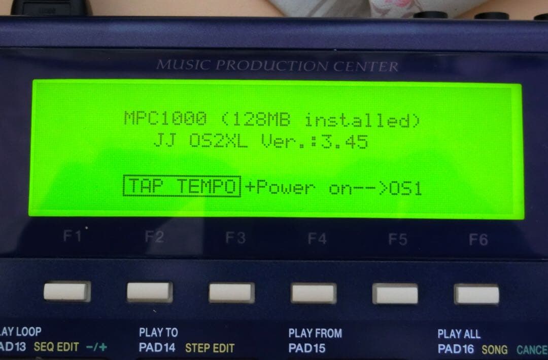 DJ機材 AKAI MPC1000