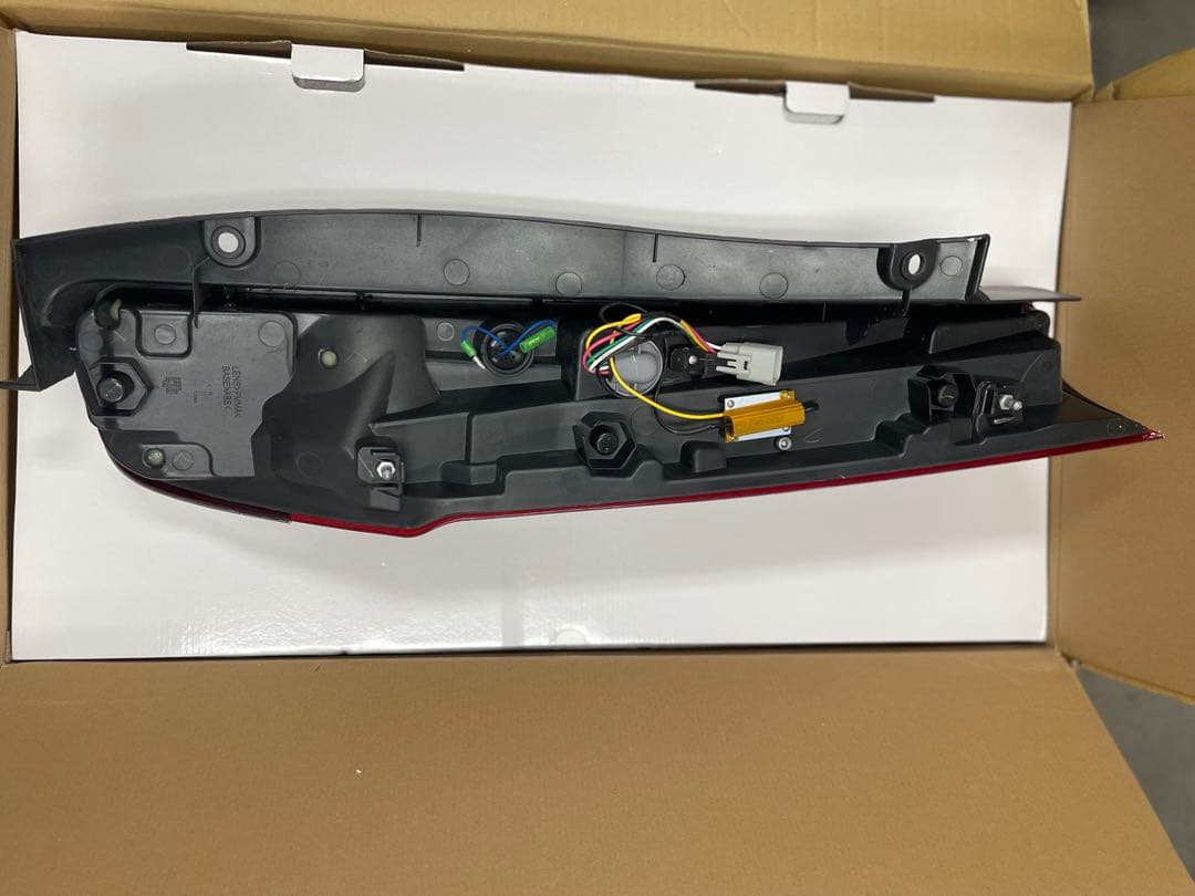 TOM'S テールランプ80系　ノア　ヴォクシー　エスクァイア