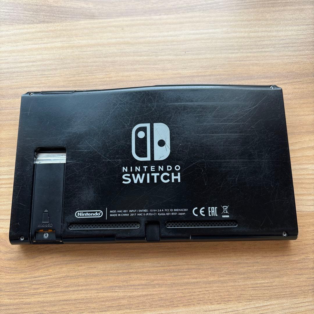 Nintendo Switch 本体　※バッテリー膨張による変形あり