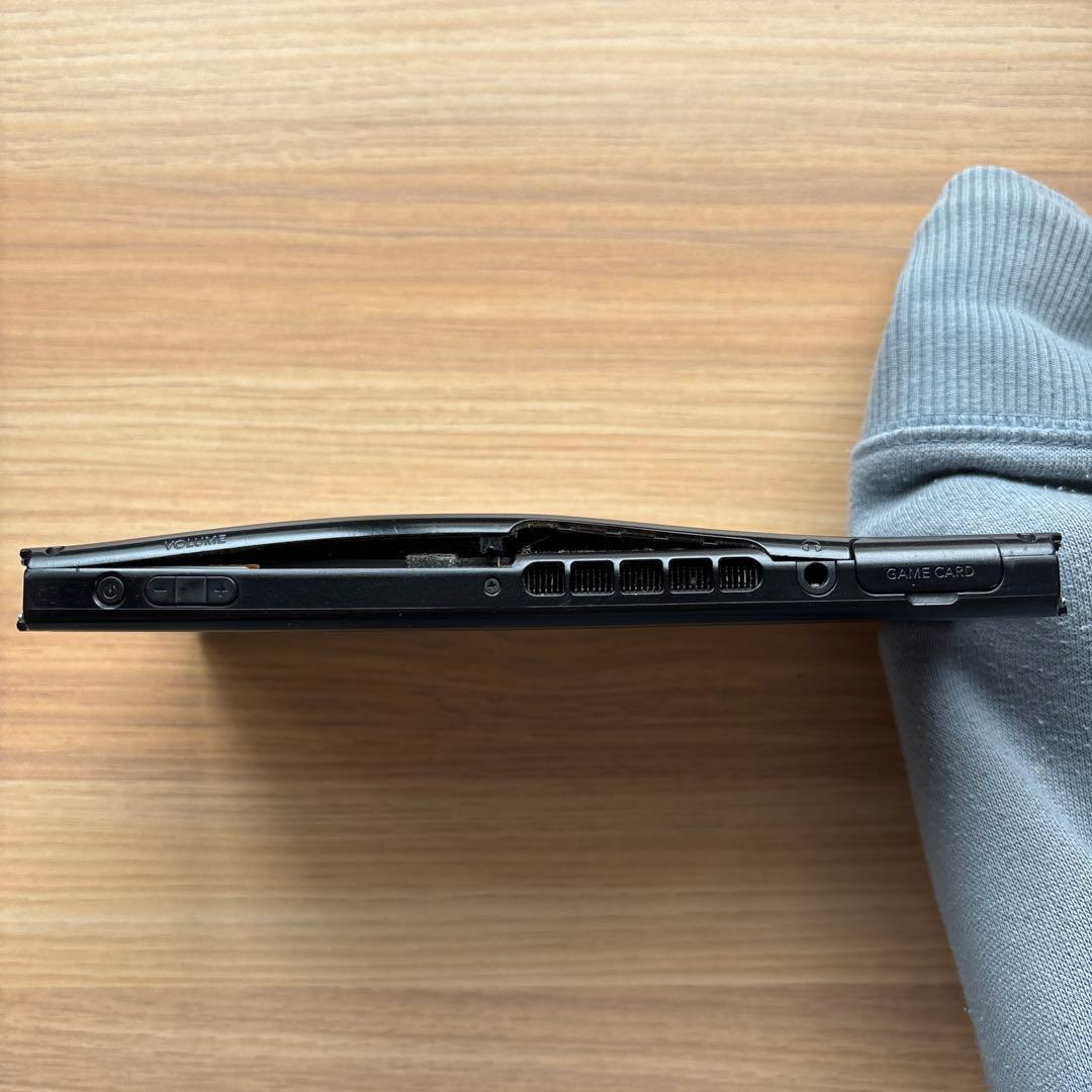 Nintendo Switch 本体　※バッテリー膨張による変形あり