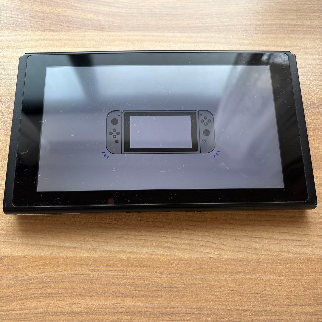 Nintendo Switch 本体　※バッテリー膨張による変形あり