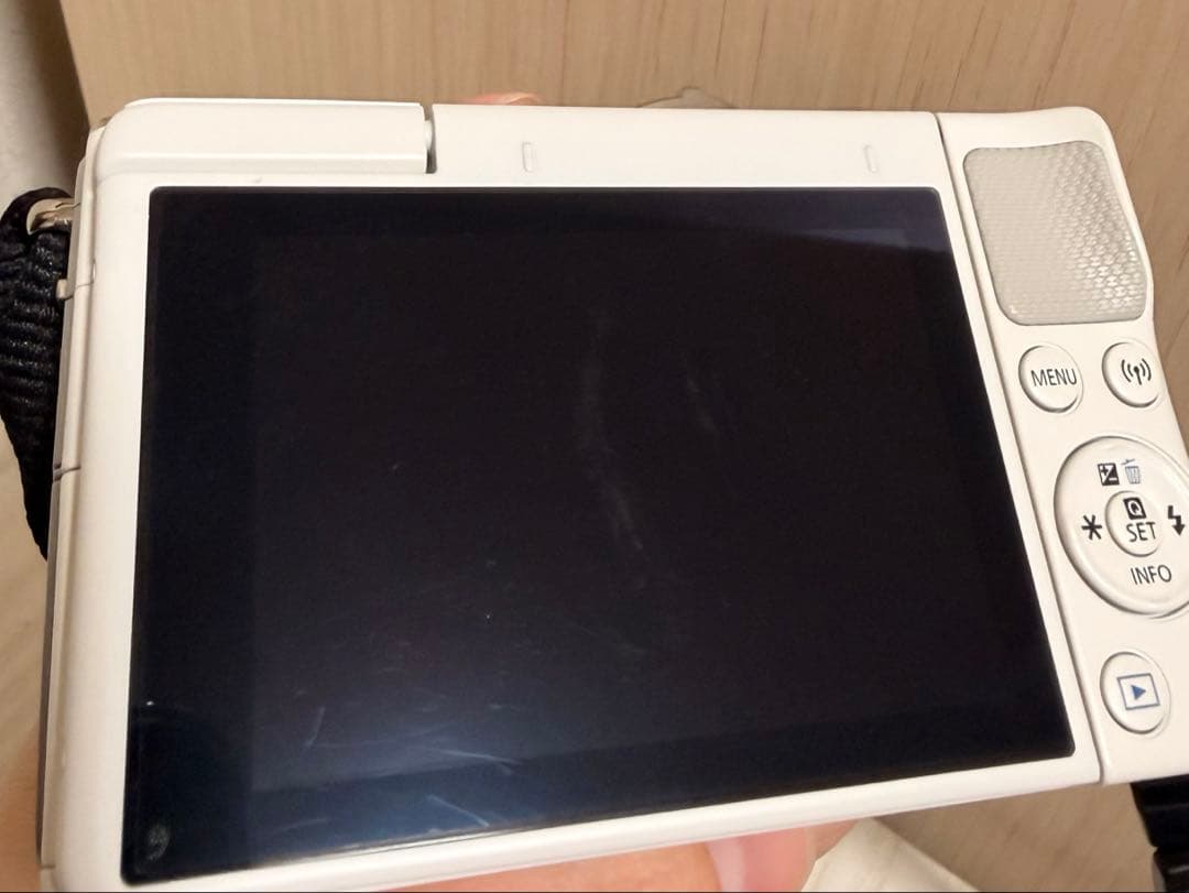 Canon EOS M100 ミラーレス一眼　ダブルレンズキット ホワイト