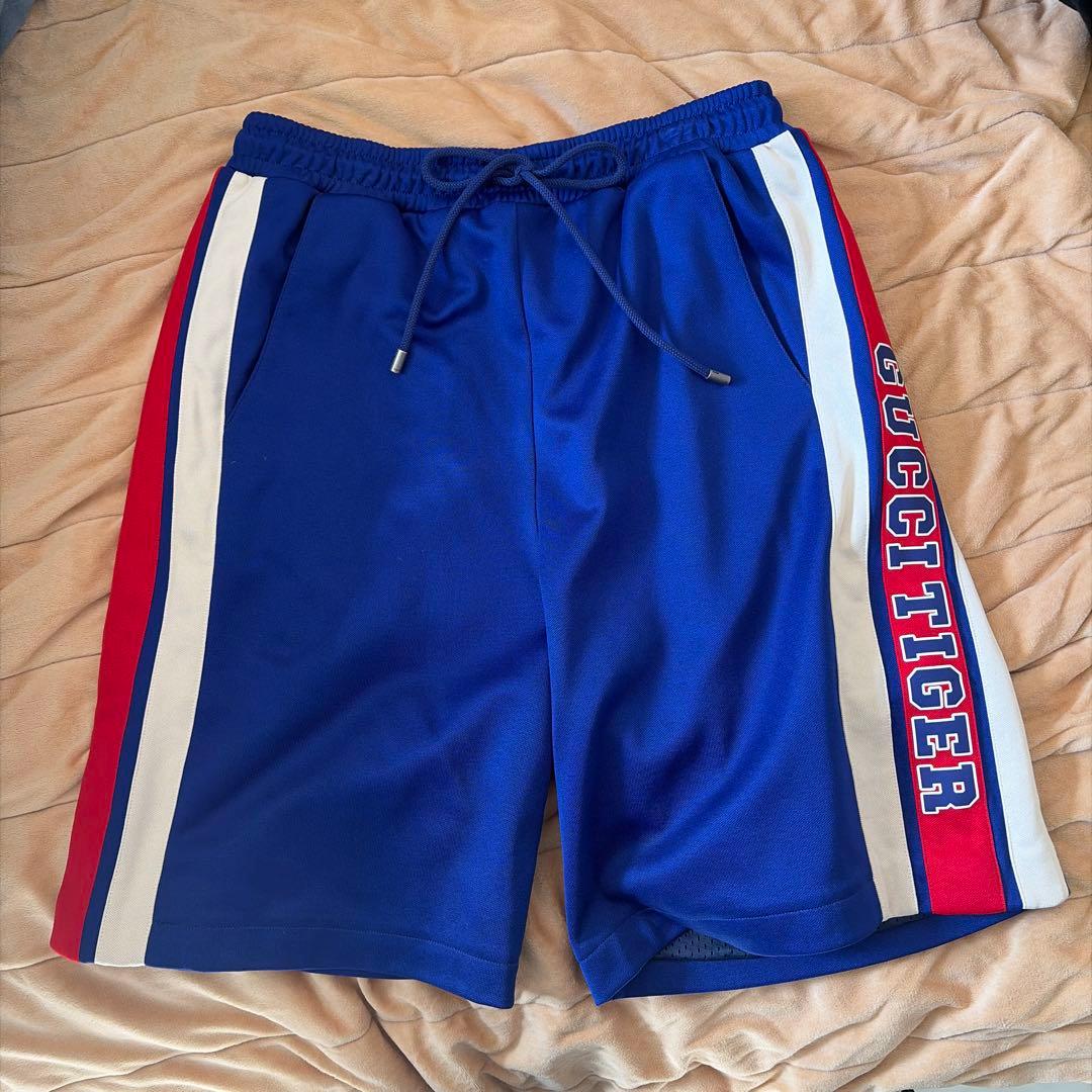 Gucci サイドストライプ ショートパンツ