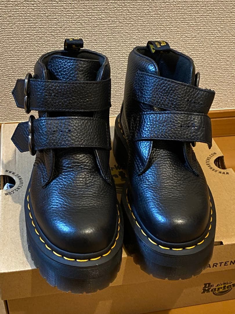 Dr. Martens ブラック UK5 ブーツ Devon Heart
