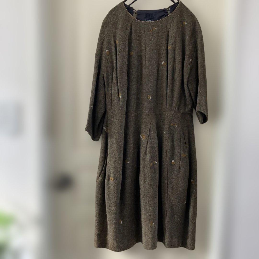 美品mina perhonenミナペルホネンpebbleカーキ刺繍ヤクワンピース