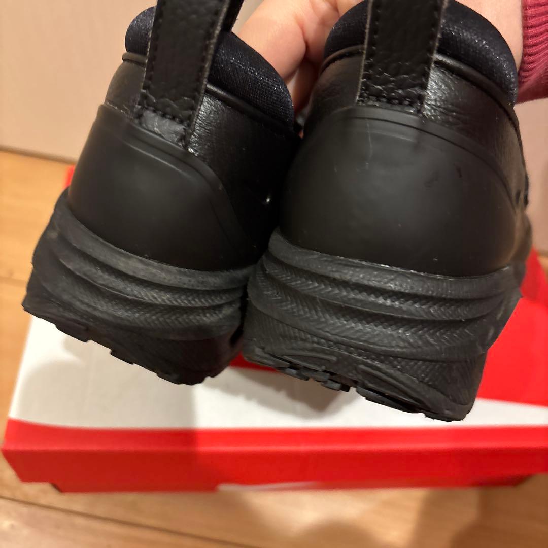 NIKE フェノメナ　22.5