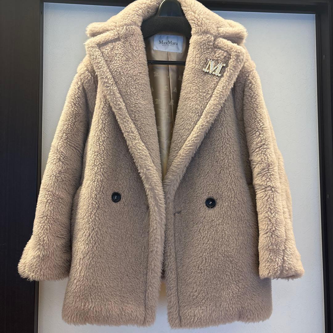 マックスマーラ　M字型クリスタルブローチ