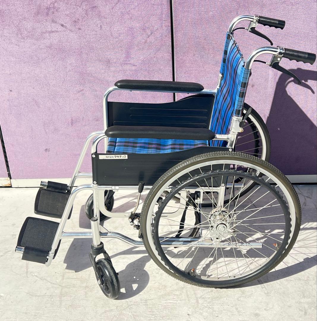 青と黒のチェック柄自走用車椅子マキテック車椅子 KSシリーズ自走式 折りたたみ式