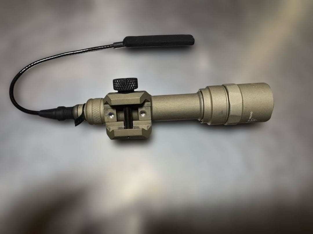 実物 中古 SUREFIRE M600DF Tan FDE スカウトライト