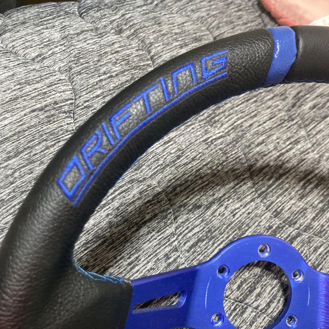 momo ドリフト ステアリング 黒/青 今日限定セール