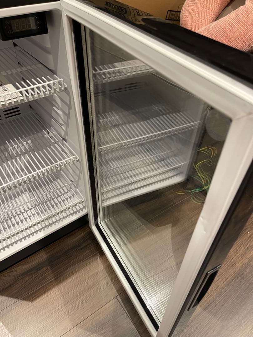 前面ガラスの小さめ冷蔵庫！