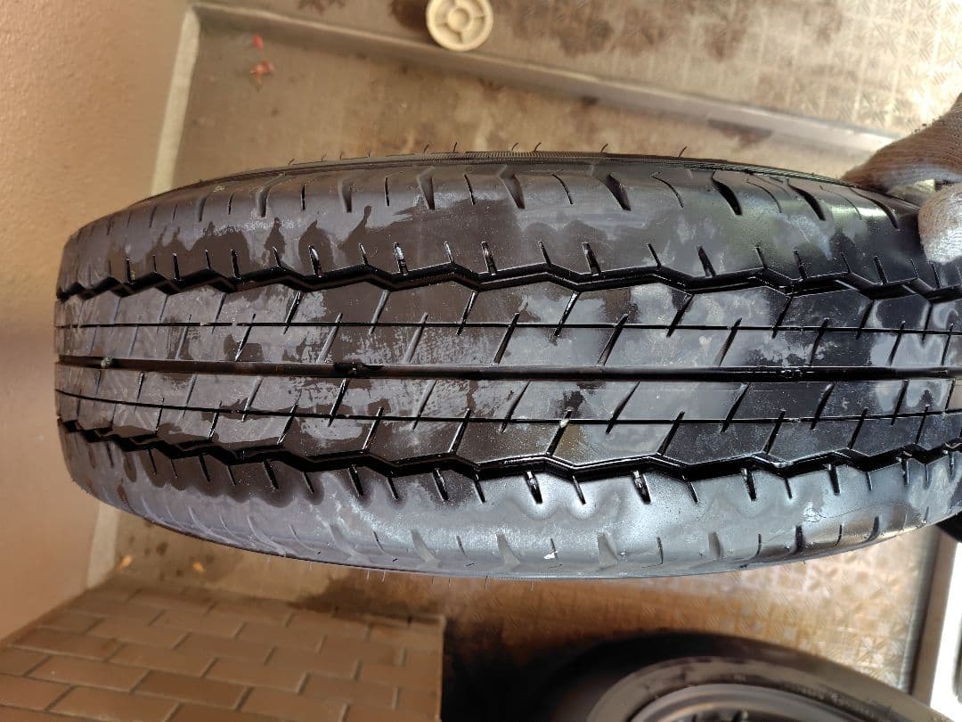 ハイエース HIACE純正 タイヤ・ホイールセット