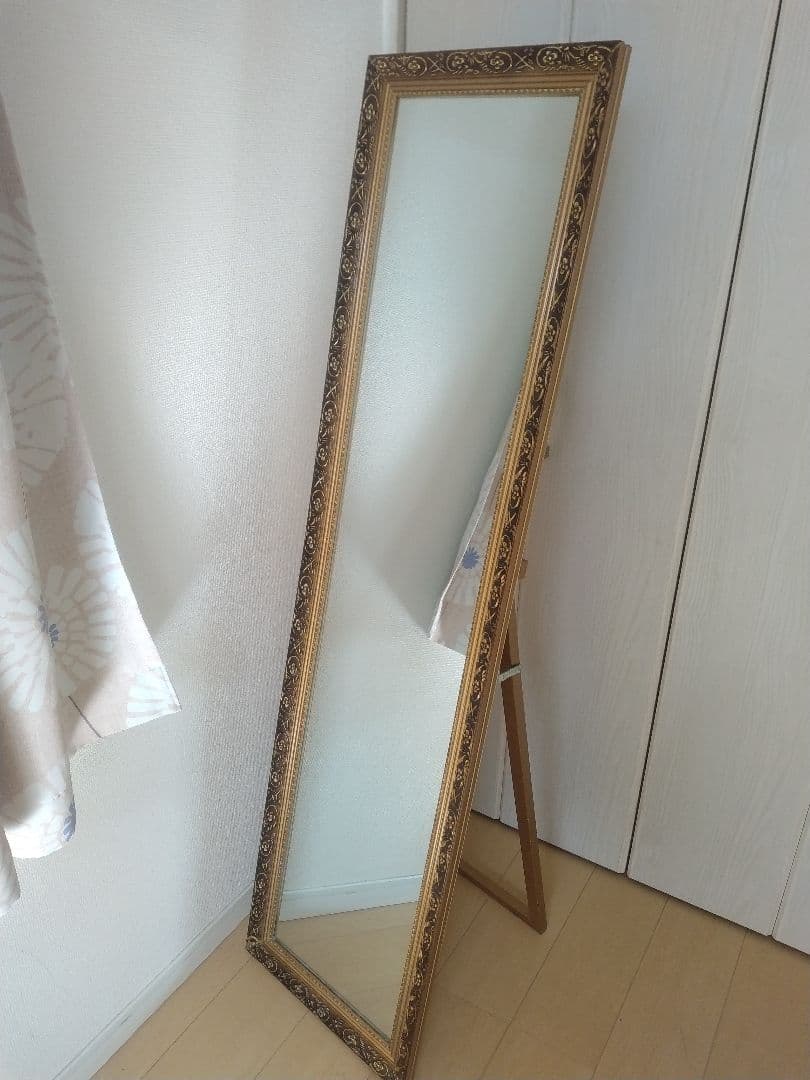 アンティーク　天然木枠のスタンドミラー