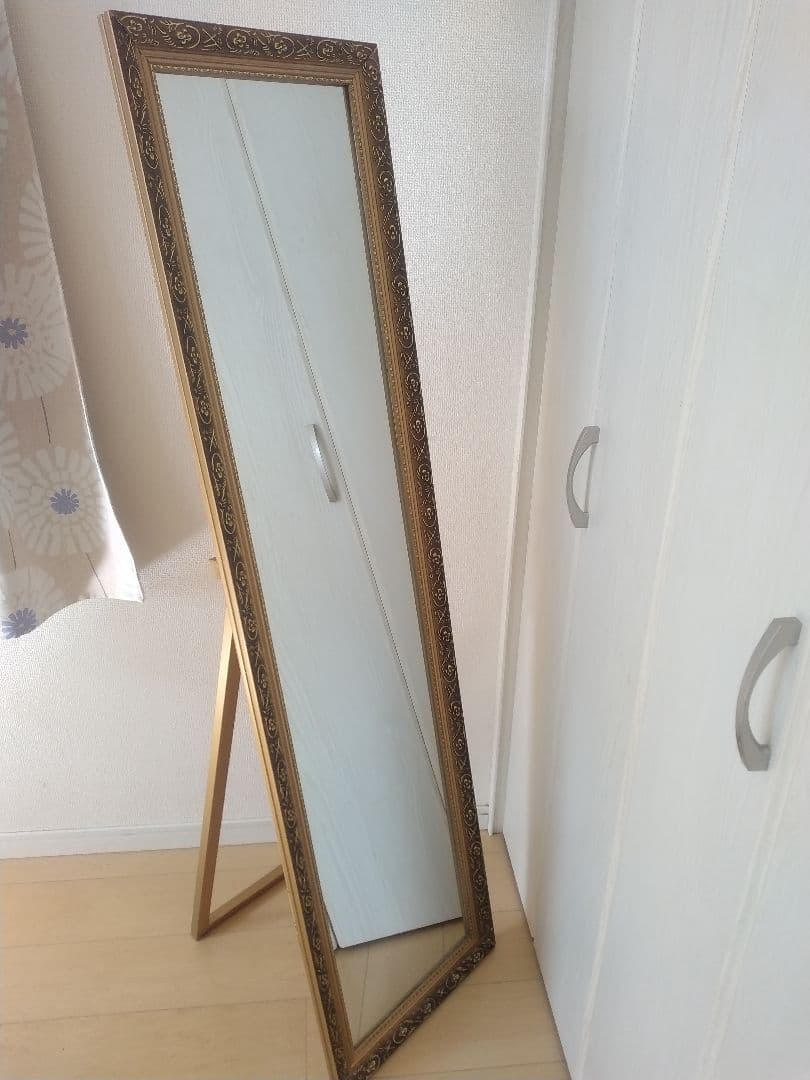 アンティーク　天然木枠のスタンドミラー