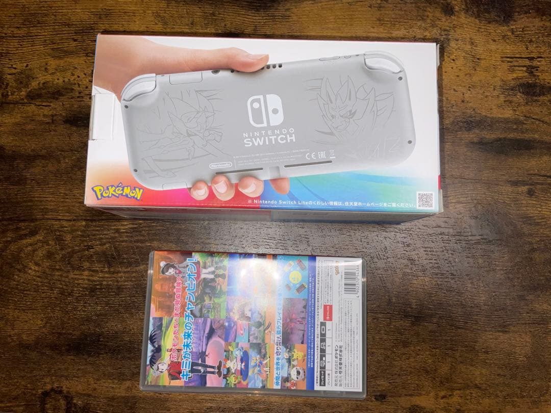 中古　Nintendo Switch Lite ポケモンソード同梱