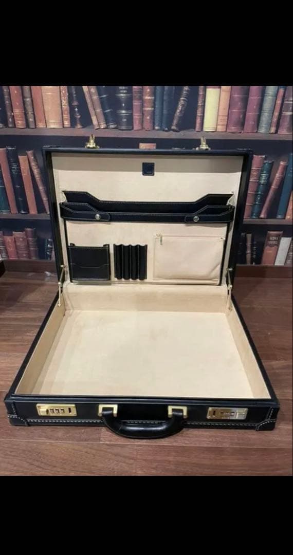 土屋鞄　レザーアタッシュケース　ジェンマ　ビジネスバッグ　トランク