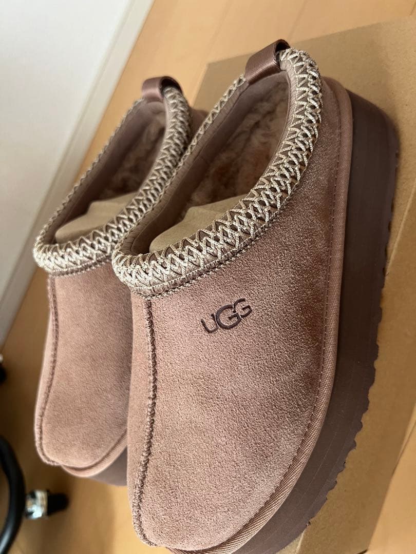 新品未使用品　UGG ムートンブーツ　スリッポン　タズⅡ tazz