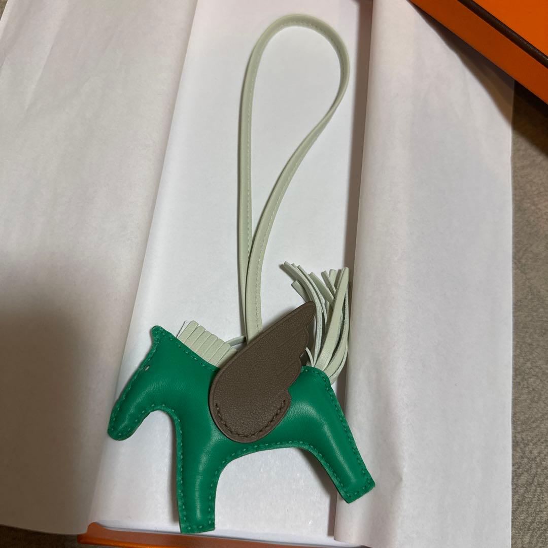 【値下げしました】【新品未使用】エルメス hermes ペガサス チャーム