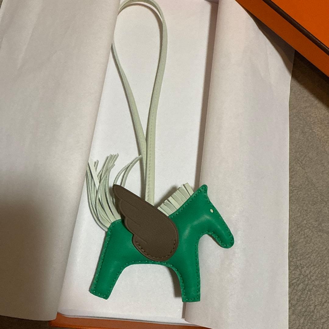 【値下げしました】【新品未使用】エルメス hermes ペガサス チャーム