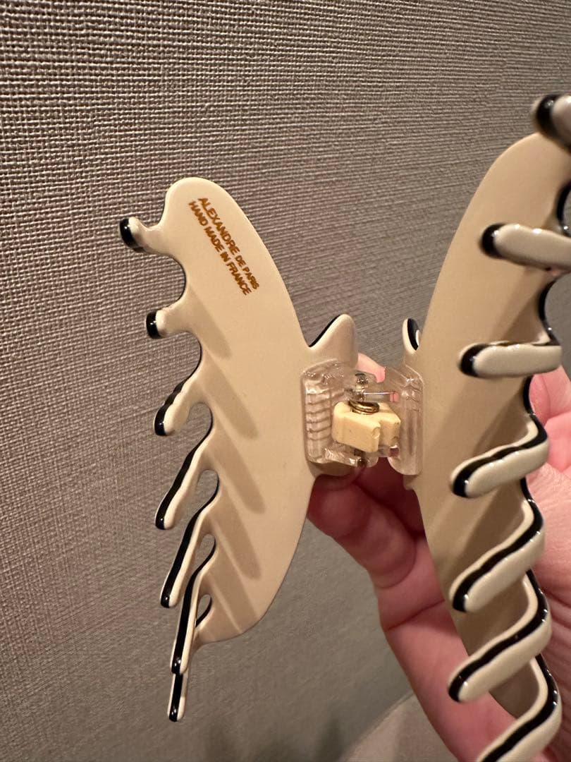 【ほぼ未使用】アレクサンドルドゥパリ クリーム×ブラック ヘアクリップ
