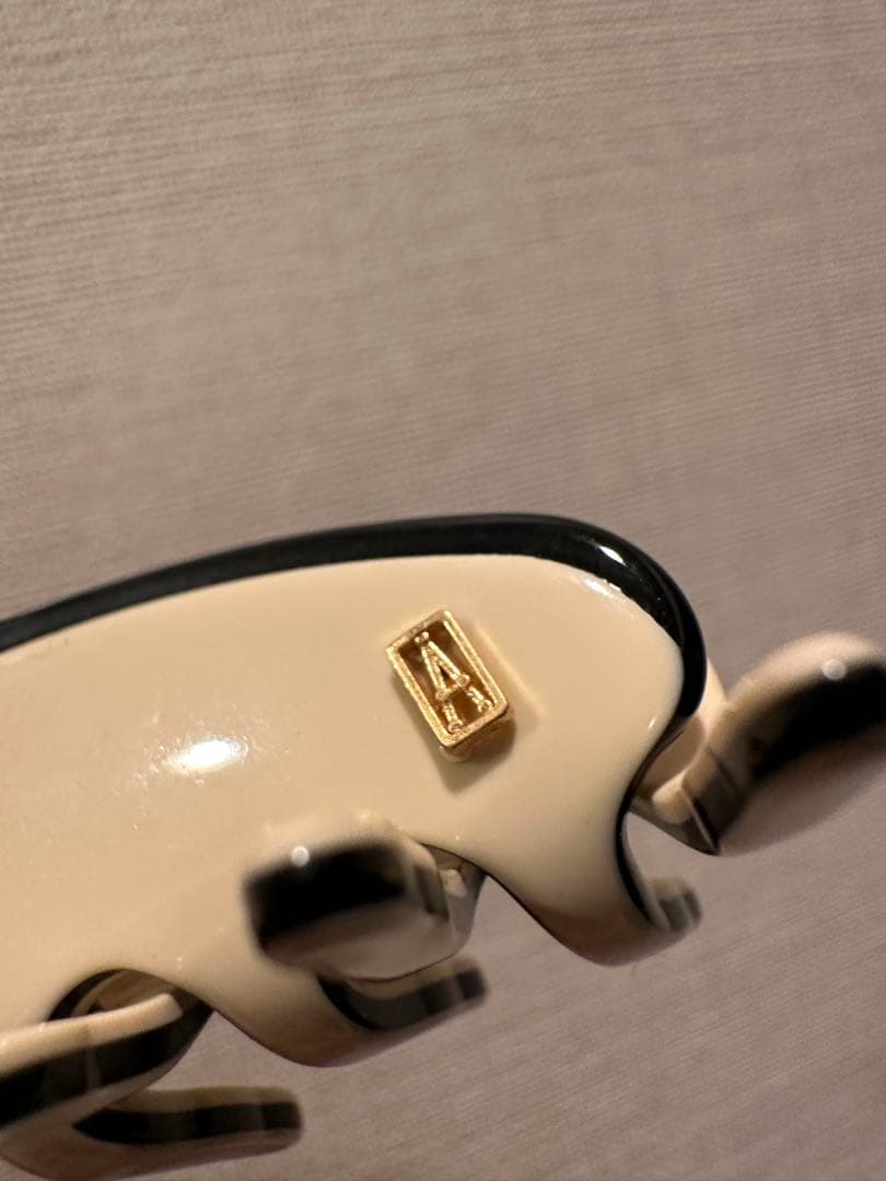 【ほぼ未使用】アレクサンドルドゥパリ クリーム×ブラック ヘアクリップ