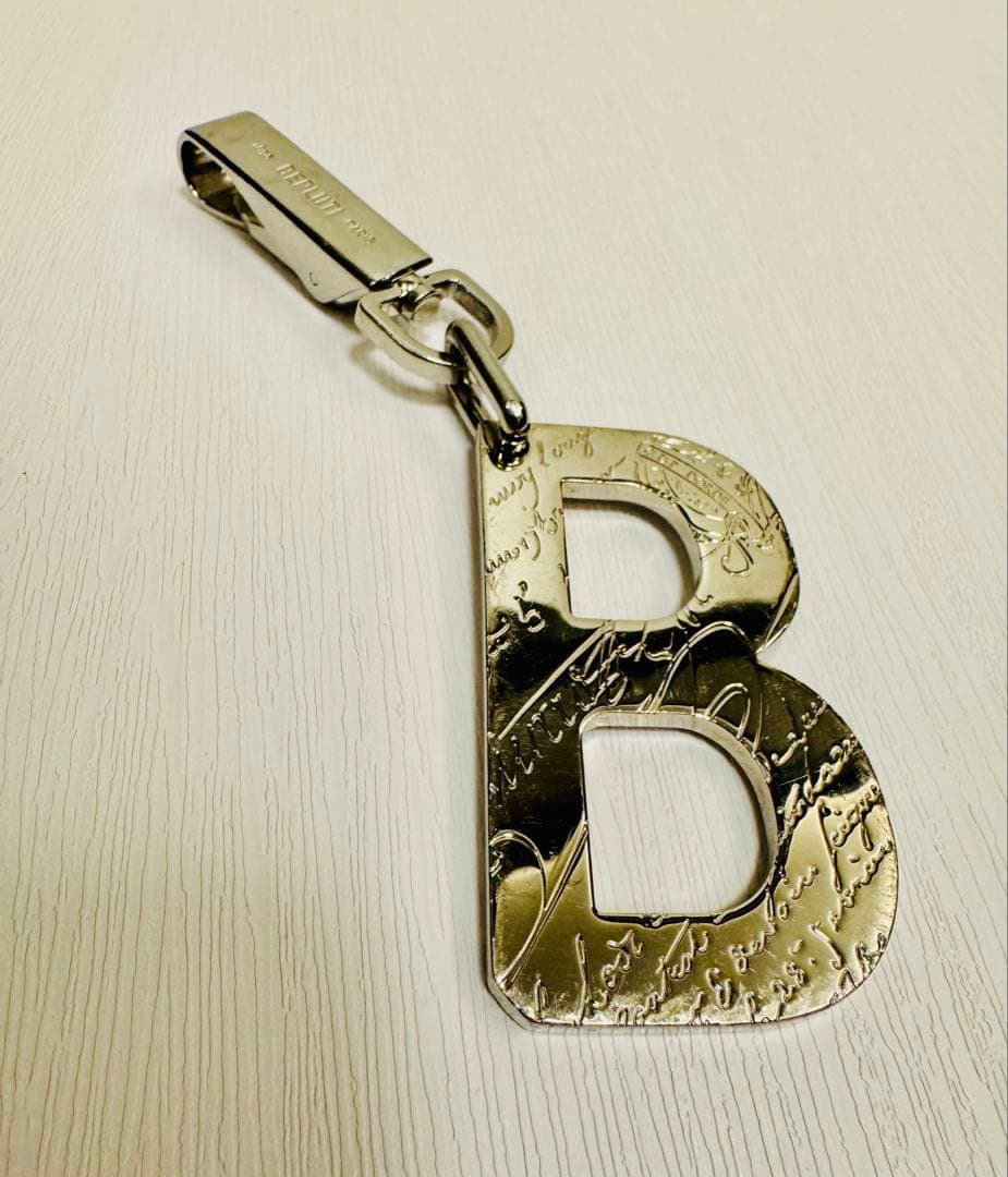 定価11.3万円 ベルルッティ スクリット柄 Bロゴ メタルキーホルダー 正規品
