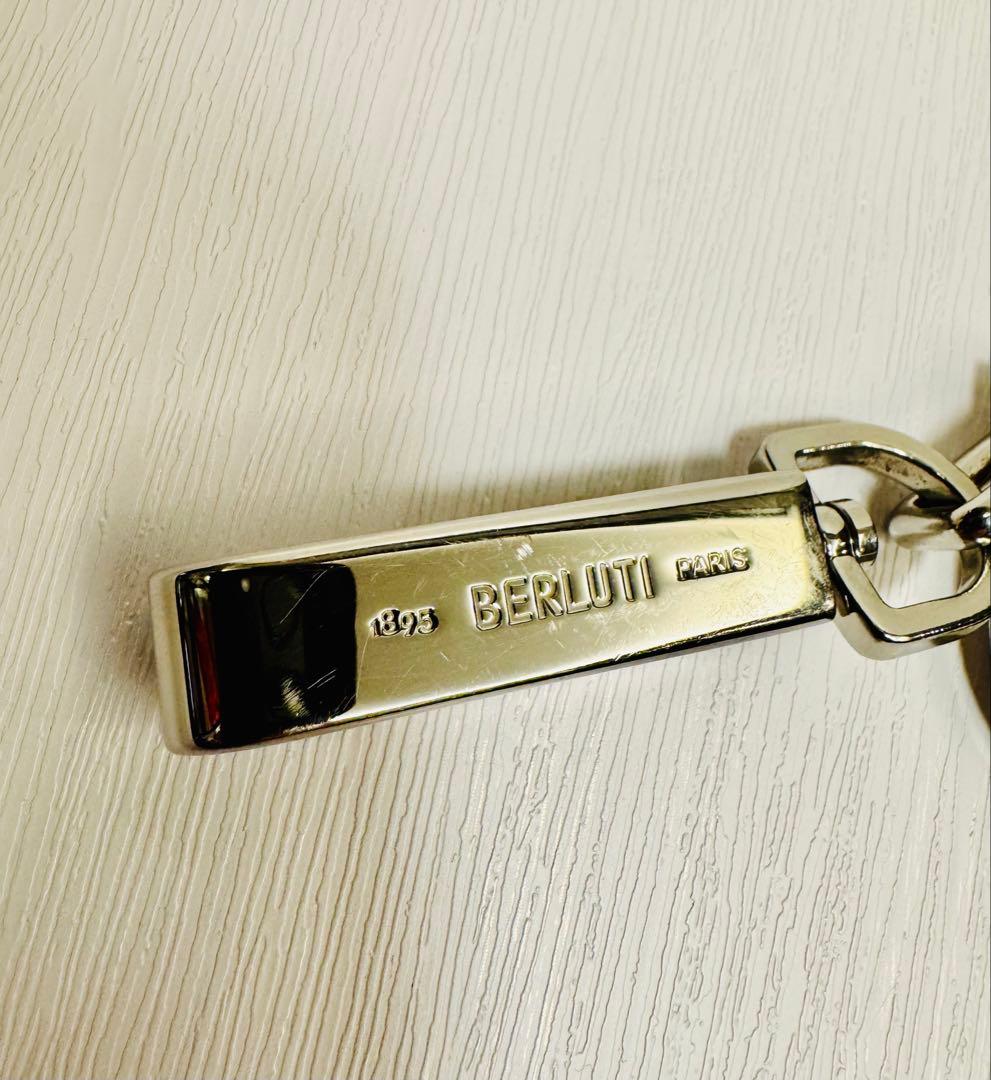 定価11.3万円 ベルルッティ スクリット柄 Bロゴ メタルキーホルダー 正規品