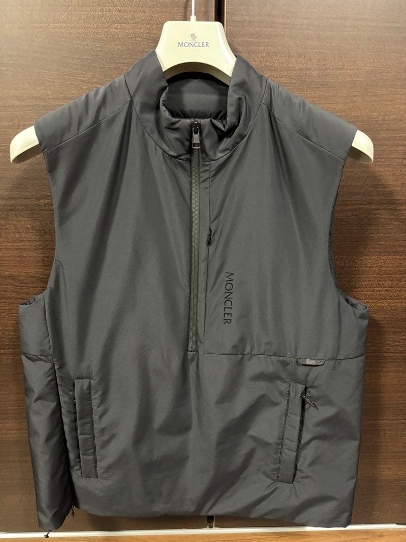モンクレール　ハーフジップベスト　未使用