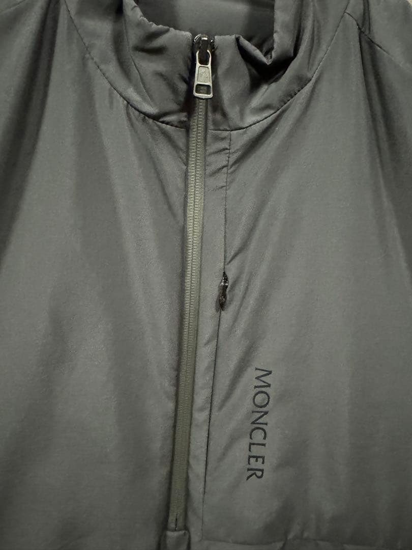 モンクレール　ハーフジップベスト　未使用