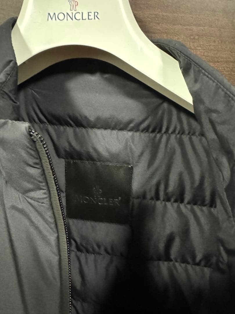モンクレール　ハーフジップベスト　未使用