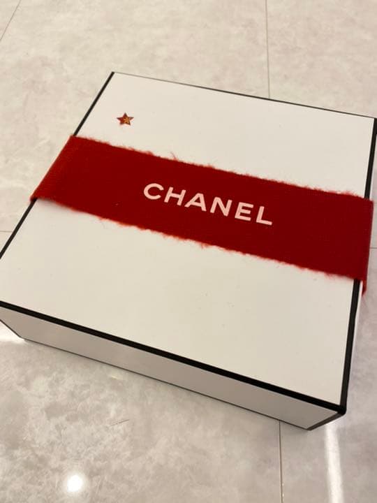 新品未開封　CHANEL シャネルの美容液　ギフトBOX
