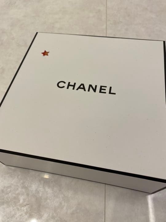 新品未開封　CHANEL シャネルの美容液　ギフトBOX